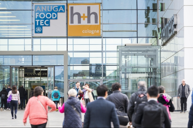 people entering trade show